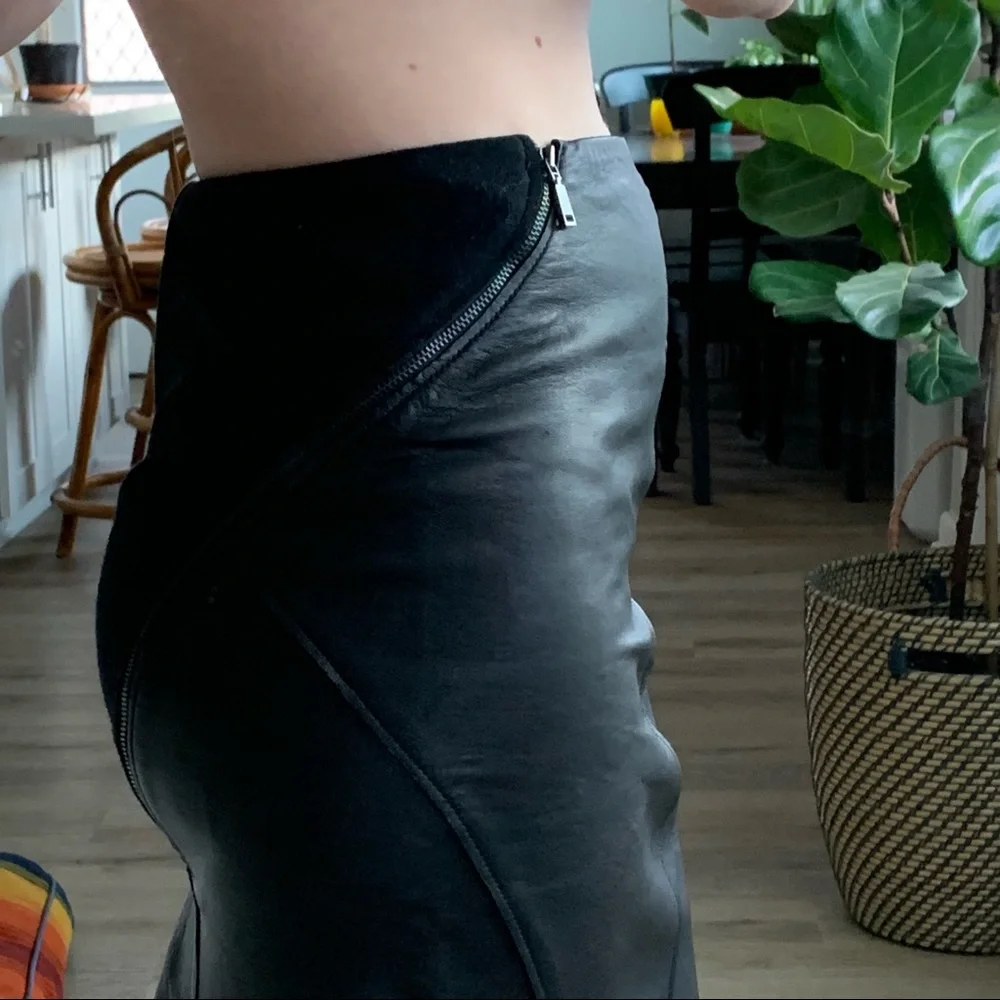 DONATED | Elie Tahari | Black Leather & Wool Skirt - Picture 7 of 7